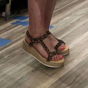 Platform leopard sandals